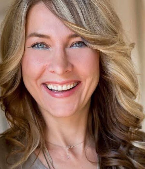 5 sene olmuş, şaka gibi…
Hiç alışılmıyor kuzum, hiç alışamadık sensizliğe.
Dilerim gülümsemen kadar huzurlusundur oralarda #SevimGözay ❤️