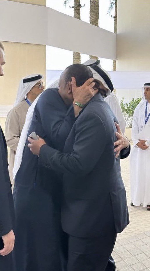 لو شد حيله شوي  ممكن يبوس جزمة رئيس أثيوبيا
😂