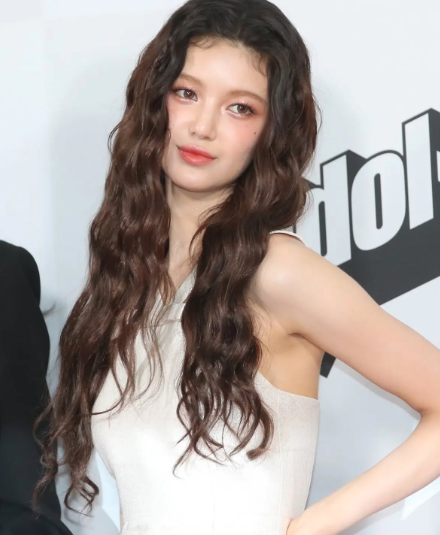 AboutMusicYT's tweet image. Danielle of NewJeans has donated $200K to Yana, a non-profit organization, to support to those in need of social protection (child welfare facilities, single parent families).