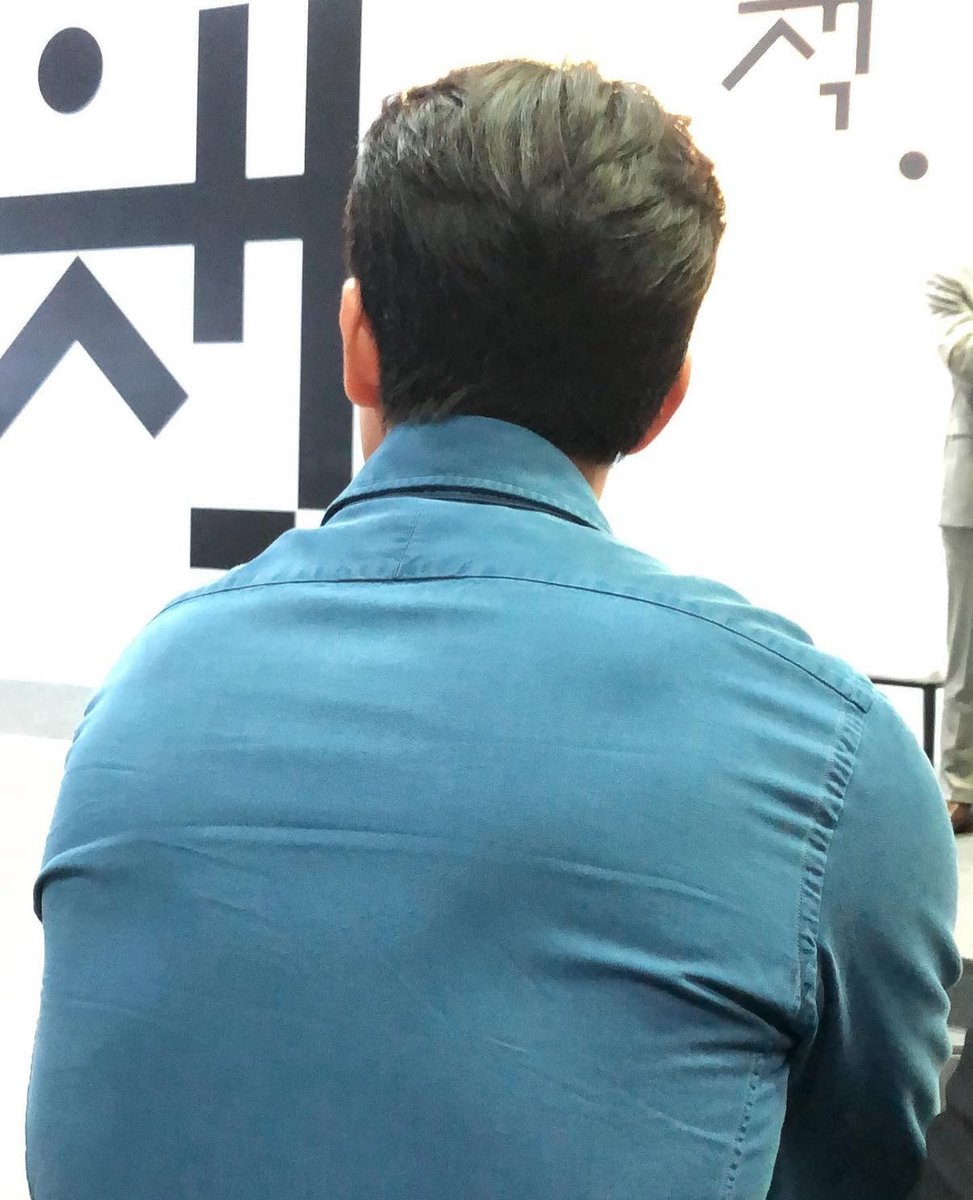 정우성 어깨랑 등판보고 깜짝 놀랜날 .. 너무 듬직함