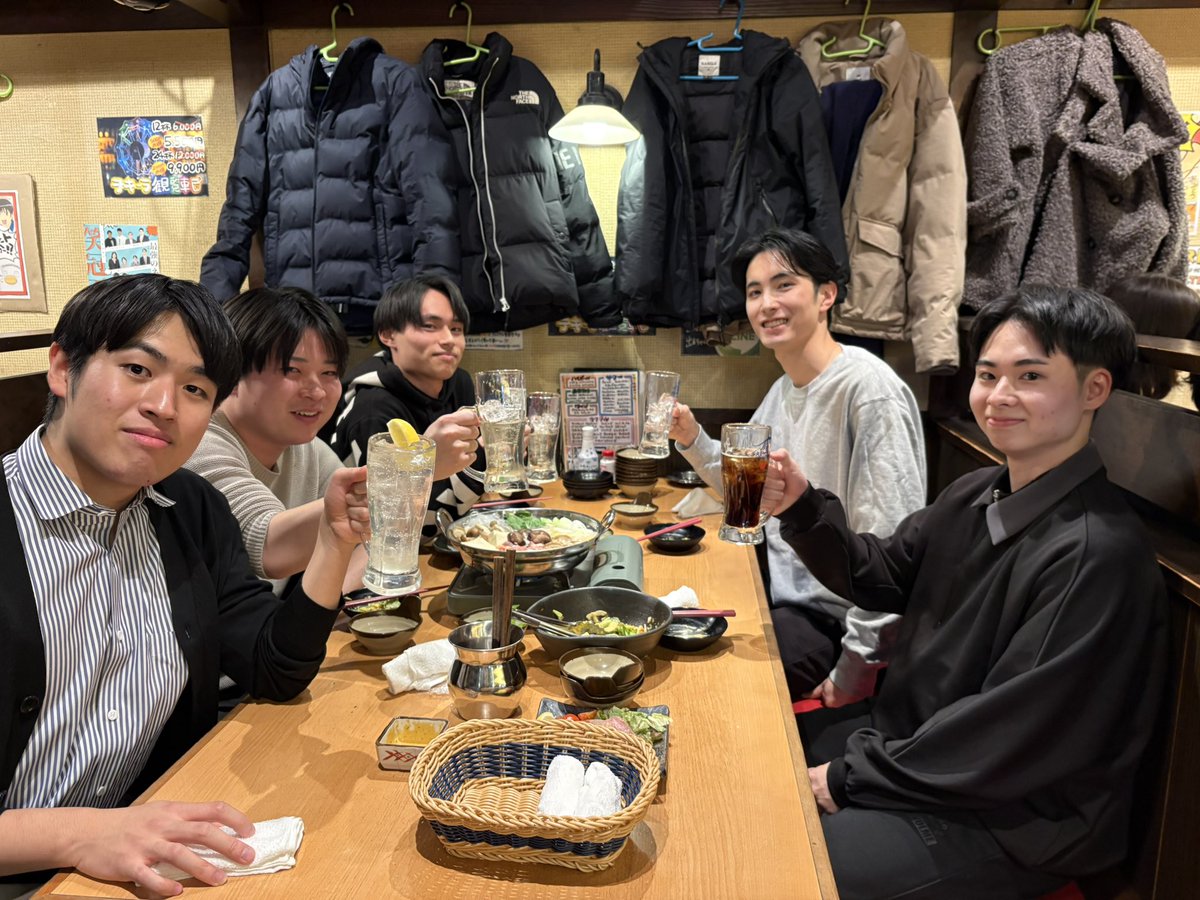 こんにちは〜中村理ゼミ9期です！
先日新年会を開きました！
5人しかいないけど正真正銘ゼミ会です！
私たち13人いるはずなんですけどね！ﾊﾊﾊ