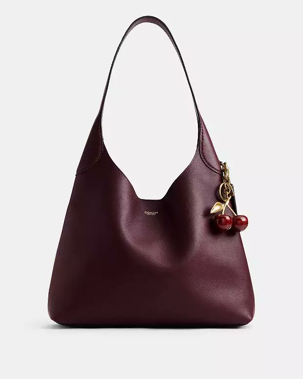 CoachClubEU's tweet image. Ultimate 2026 essential: Coach Brooklyn Shoulder Bag 39 in Dark Ruby. 🍷✨
Crafted in buttery natural grain leather, it’s the definition of "Quiet Luxury" for your EU street style. From office to evening,carry the courage to be real.🇪🇺
#CoachNY #LolaTung #Brooklyn39 #QuietLuxury