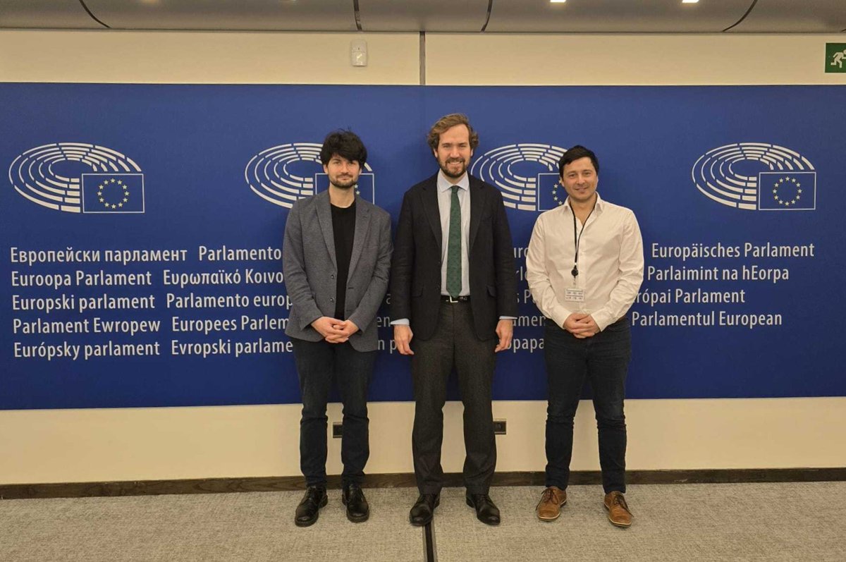 Euromontana's tweet photo. We were at the @Europarl_EN for a meeting with MEP
@borjagimenezl on next steps for the Alliance for European Mountains.
☑️We need strong recognition of mountain areas and #Article174 territories in the next #MFF, alongside concrete action on affordable🏠& sustainable tourism. https://t.co/IdeqvbKOnv