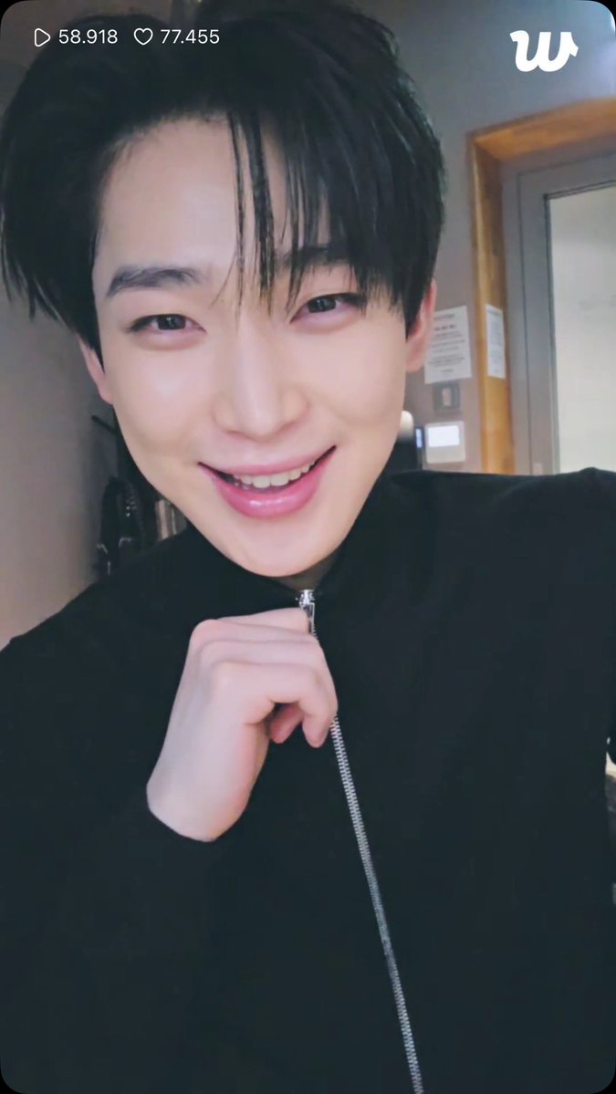 enhypenupdates's tweet image. [INFO] 260114

Sunoo is now live on Weverse! 

@ENHYPEN_members @ENHYPEN #ENHYPEN #엔하이픈