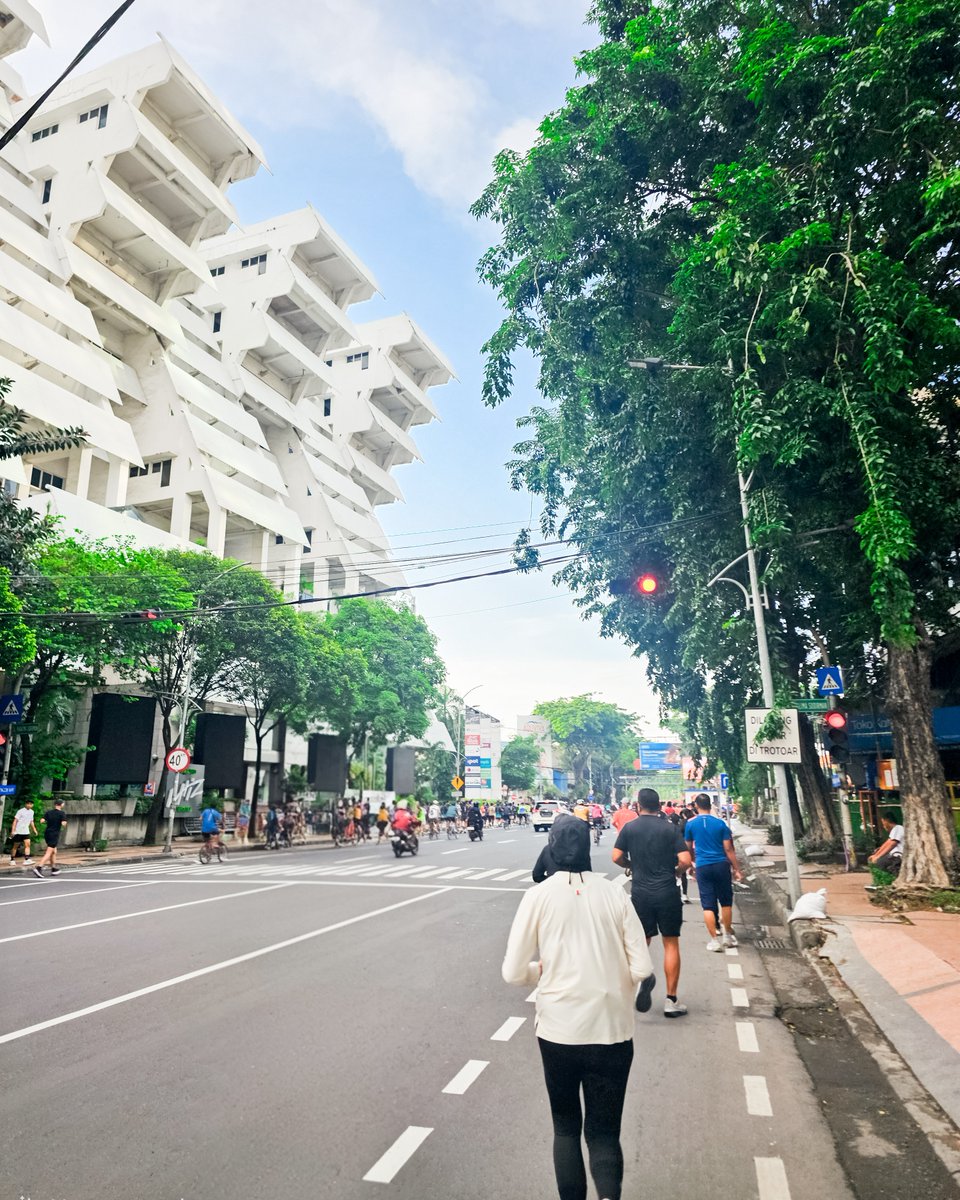 Wani48Surabaya's tweet photo. The 1st #WaniRunners Road Run (The 14th #WotaRun)

Lari bukan cuma ngejar pace—ini tentang menikmati kota, hirup udara pagi, dan ngerayain setiap meter yang dilewati 👟🏃‍♀️🏃‍♂️

Ini baru pemanasan.
Kalau next ada lagi, pada mau ikutan gak? 😤🔥

#WANI48 #YoMlayuYoNgidol https://t.co/U11GisEZWy