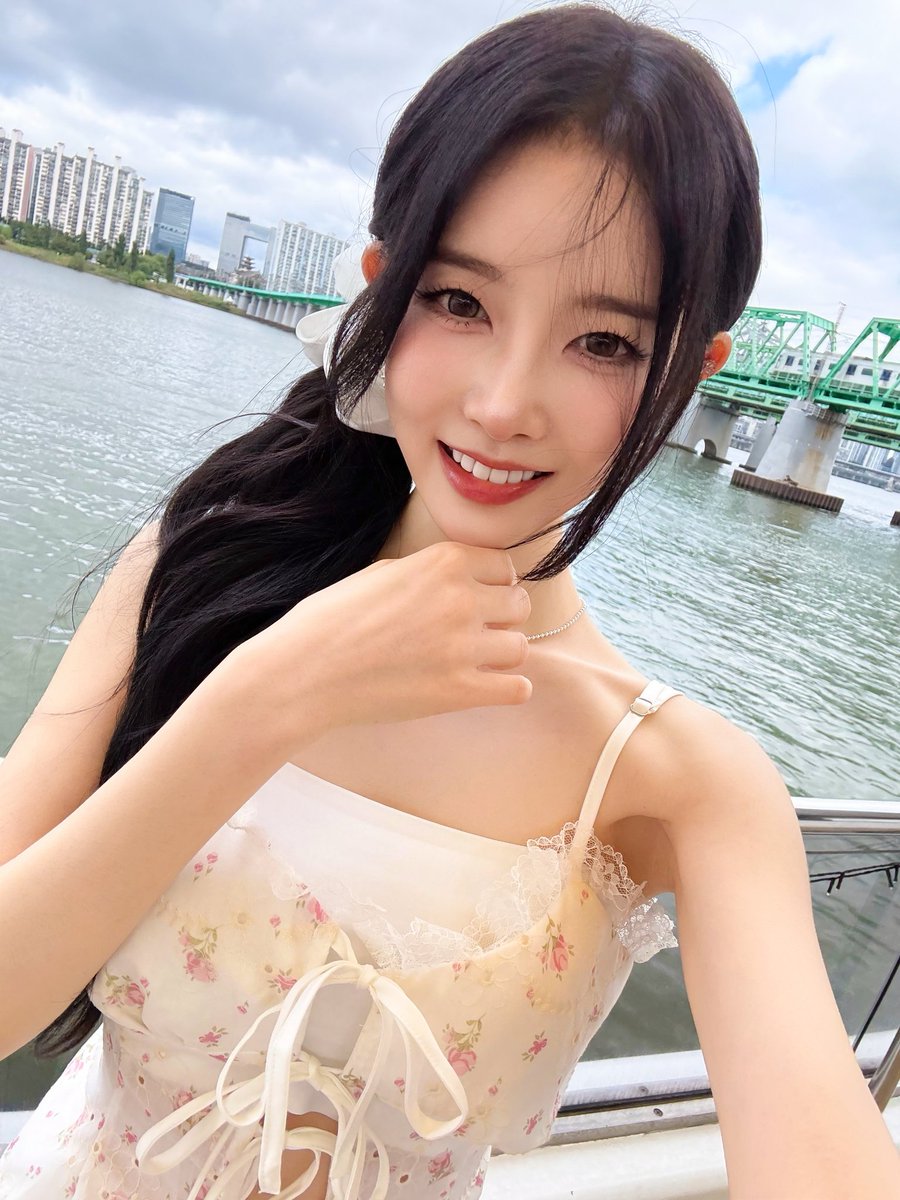 sieum's tweet image. in my favorite white dress, i feel like a petal on the river—soft, calm, and effortlessly flowing with the wind. there is a certain kind of magic in letting go and letting the breeze carry your dreams toward the horizon. 🤍⭐