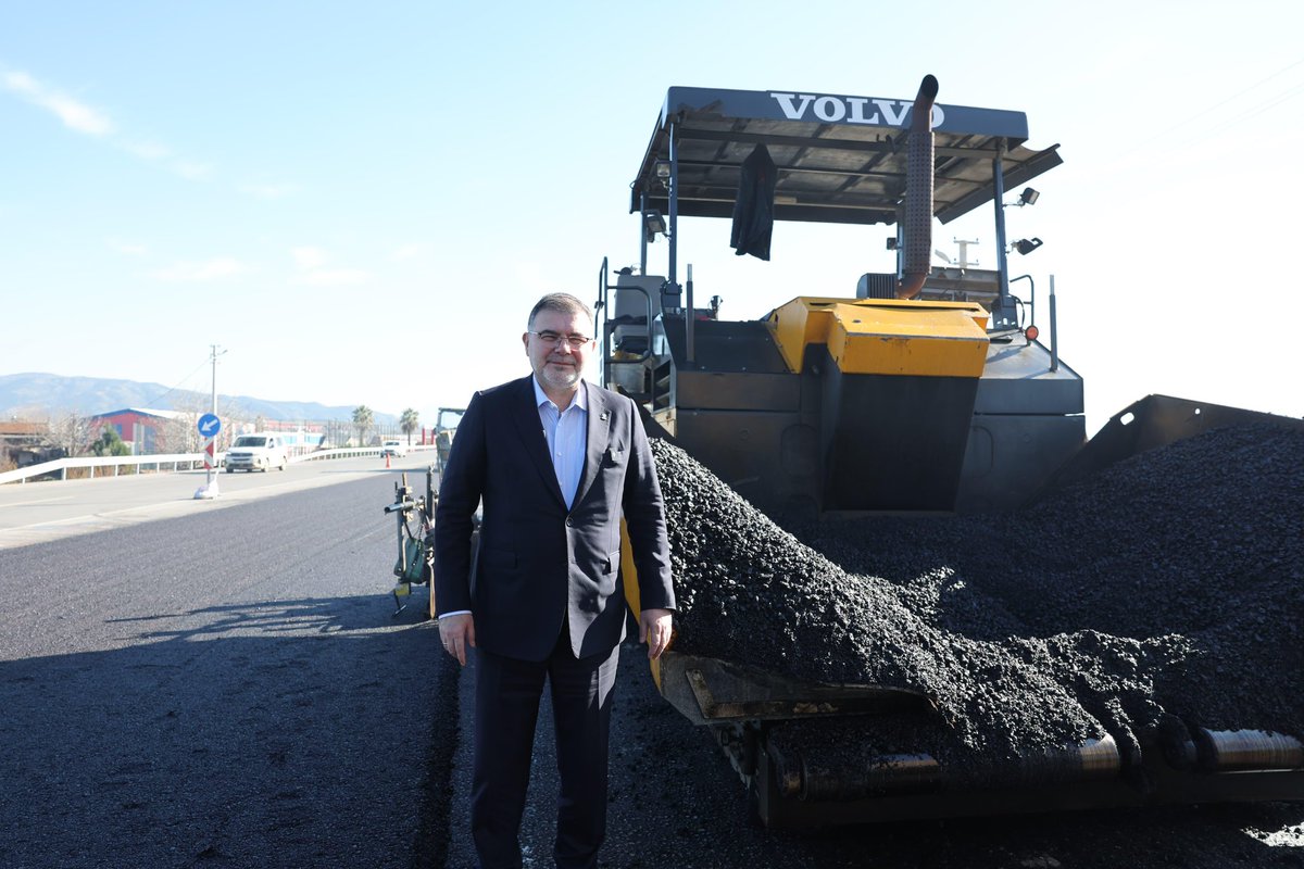 İzmir’imizin her noktasında hizmet kalitesini artıran eserleri hayata geçiriyoruz.

Ödemiş ile Kiraz ilçelerimiz arasında devam eden yol yapım çalışmalarını yerinde inceleyerek süreci yakından değerlendirdik. 

Ulaşım altyapısını güçlendirecek bu önemli yatırımın,
