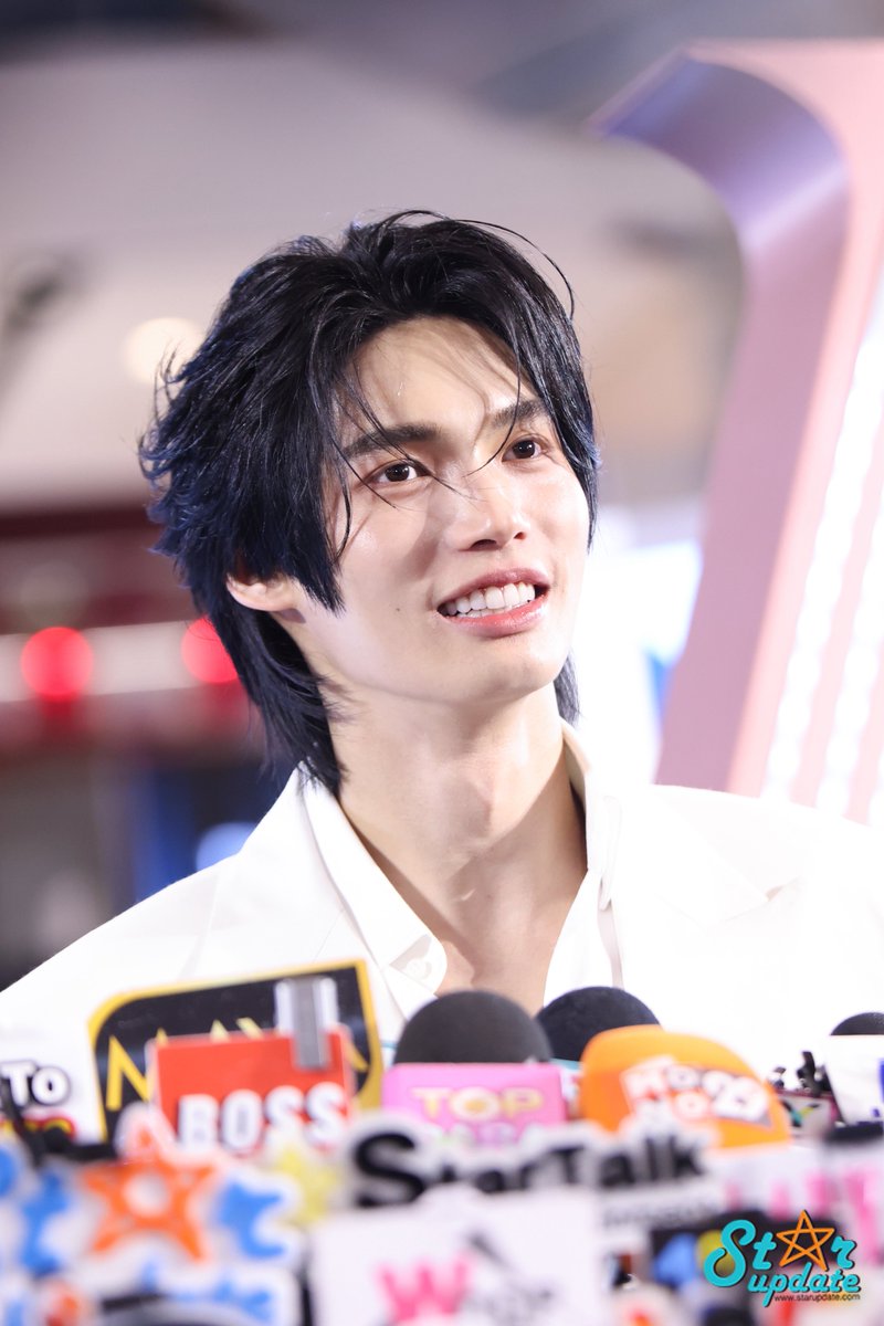 webstarupdate's tweet image. หล่อออร่ายิ่มหวาน✨🥰

WIN METAA WITH JUVELOOK
#WinMetawinxJUVELOOK 
#WinEveryLook 
#winmetawin