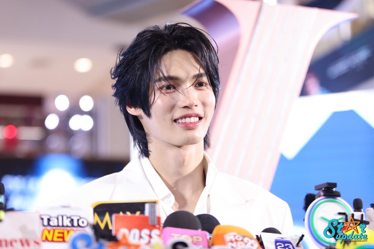 webstarupdate's tweet image. หล่อออร่ายิ่มหวาน✨🥰

WIN METAA WITH JUVELOOK
#WinMetawinxJUVELOOK 
#WinEveryLook 
#winmetawin