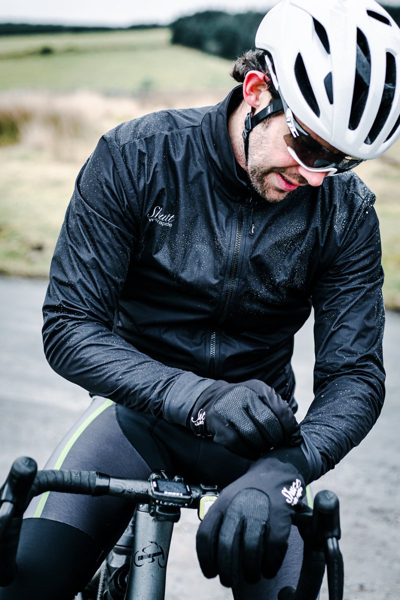 ShuttVeloRapide's tweet photo. We're proud to introduce the new showerproof Doccia Rain Jacket - our new core model based on the best-selling waterproof Scudo. Until 28th January, you can pre-order either with £75 off using code RAIN75

https://t.co/Kk2yR36W1n

Alongside the Scudo - our fully waterproof rain jacket - we're proud to introduce our new core model: the Doccia. Fully packable, this jacket is our value-focussed, showerproof version with the exact same design and model as the Scudo, just without the taped seams.

The Doccia, like the Scudo is also extremely packable, easily fitting into jersey back pockets which makes it perfect for Winter/Spring riding when showers are forecast. It's also an ideal jacket to take on events or sportives where you need an emergency jacket and may find yourself several hours from home.

Get £75 off the RRP of either jacket today with code RAIN75