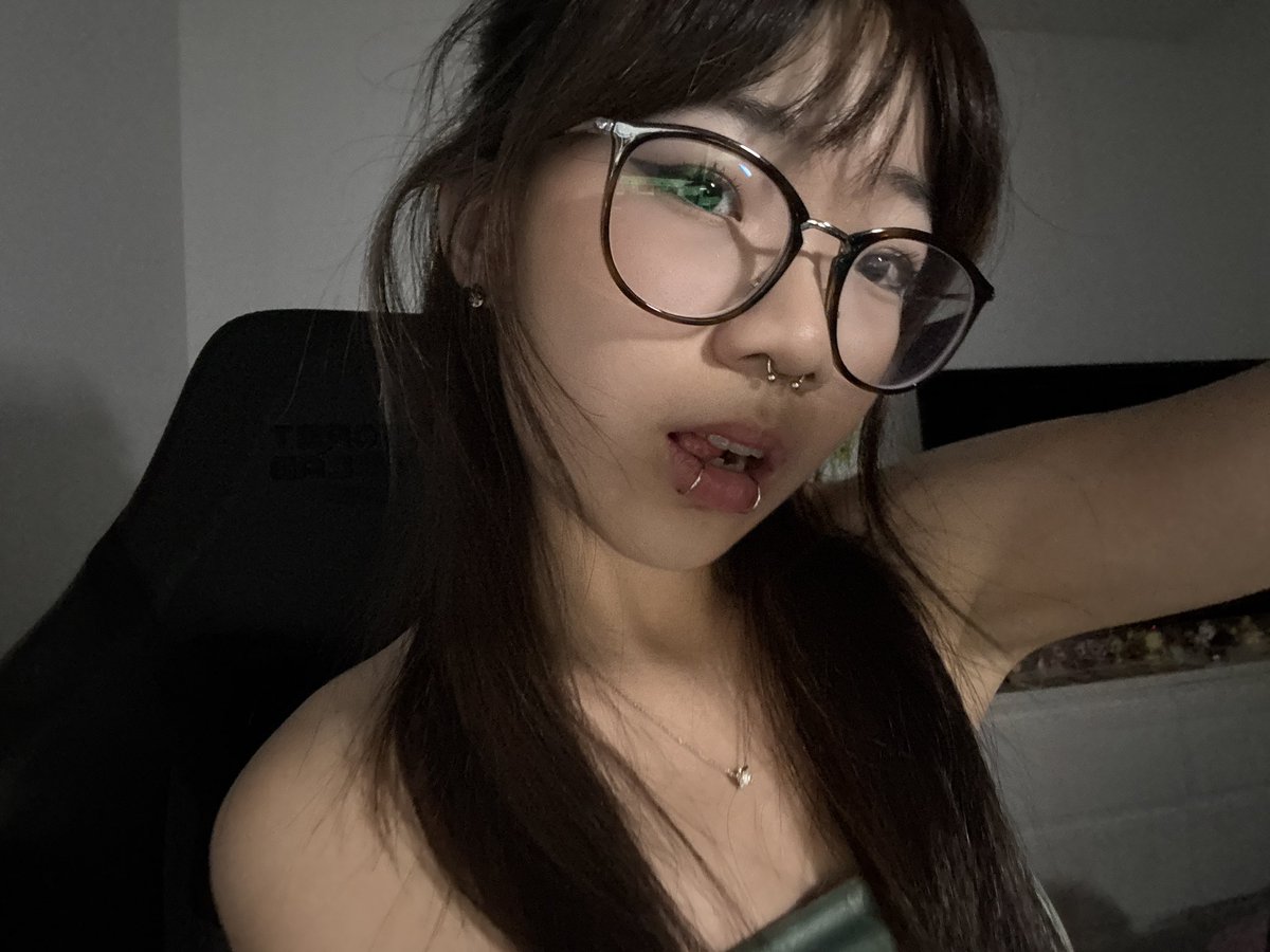 connnibon's tweet image. maybe i will get the septum (?)