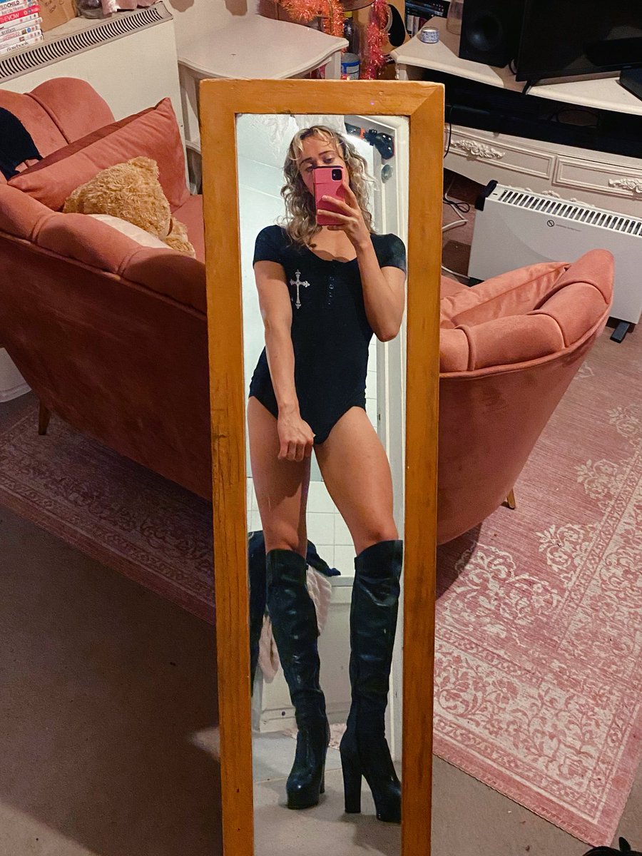 riverrdoll's tweet photo. New beautsss 👢 https://t.co/EfR7aKPSXA