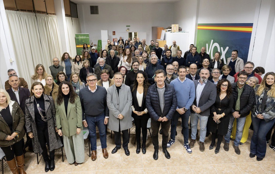 Ayer, en Málaga, compartimos un encuentro que refuerza lo esencial: unidad, claridad de ideas y lealtad a unos principios que no se negocian. Contar con <a href="/GaviraVox/">Manuel Gavira 🇪🇸</a> , portavoz en el Parlamento andaluz, es una muestra de trabajo serio, coherente y constante al servicio de