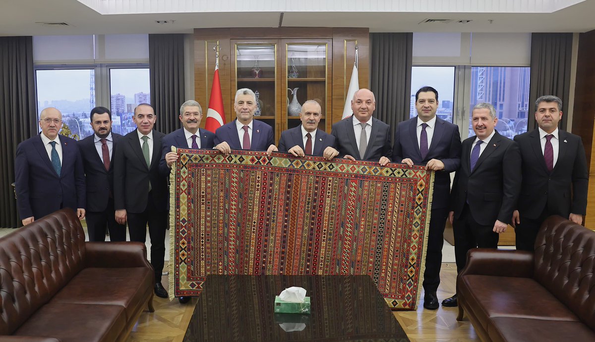Yönetim Kurulumuz, Meclis Divanımız ve Meclis Üyemiz, Ak Parti Van Milletvekili Sayın Burhan Kayatürk ile birlikte; Ticaret Bakanımız Prof. Dr. Sayın Ömer Bolat'ı ziyaret etti.

Görüşmede;

🔷Başkale Gelincik ve Çaldıran Çilli Sınır Kapısı'nın açılması,
🔷Vangölü Kesintisiz
