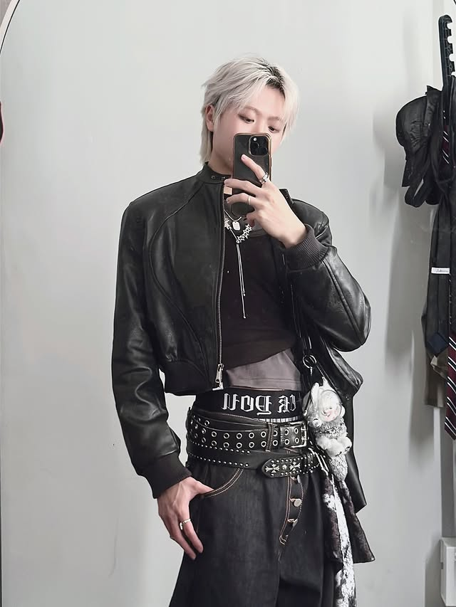 Wander2_Meii's tweet photo. 發一下 前幾天去金唱片的OOTD https://t.co/Q0ony5uAyf