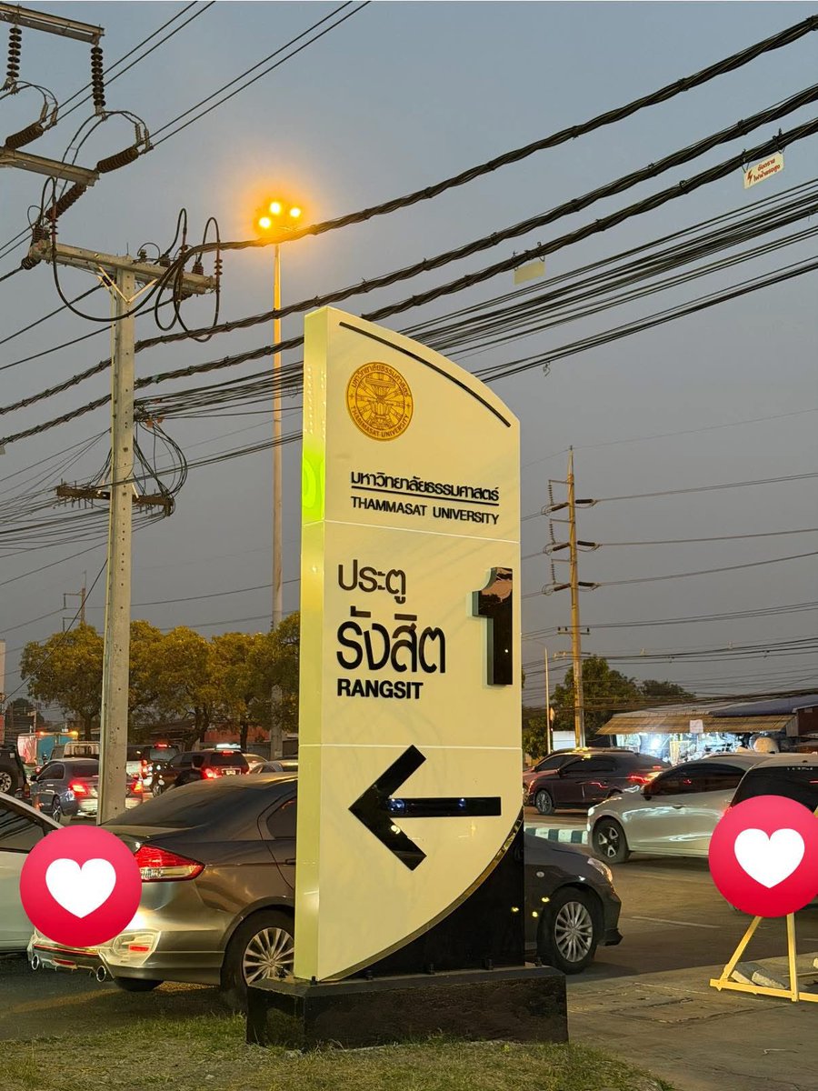 captainnerd23's tweet image. แกจะเป็นให้ได้เลยใช่มั้ย รังสิตน่ะะะ

เพิ่งรู้ว่าเรื่องนี่เกิดไปแล้ว ดราม่าไปแล้ว แต่ผมเพิ่งรู้ เลยจะขอเอามาเล่าใหม่ 5555 

ข้อเท็จจริงคือมหาวิทยาลัยธรรมศาสตร์ ศูนย์รังสิต จริงๆไม่ได้อยู่ที่รังสิต แต่อยู่ตำบลคลองหนึ่ง อำเภอคลองหลวง

แต่ธรรมศาสตร์รังสิต ก็เรียกตัวเองแบบนี้มาตลอด…