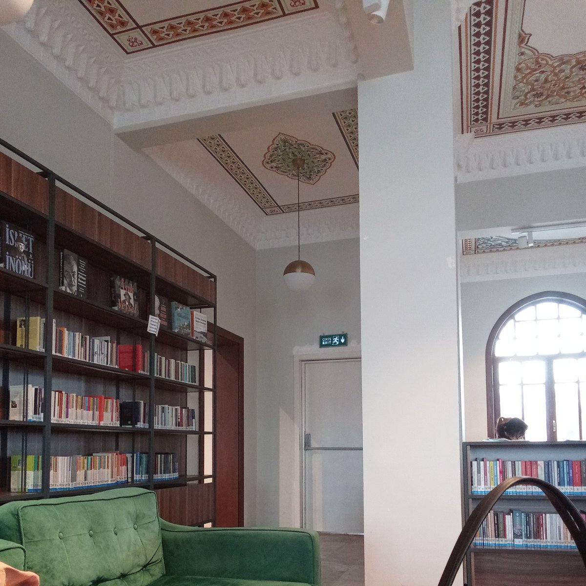 akaWikii's tweet image. İstanbul'un en güzel kütüphanelerinden biri burası. Teşekkürler İmaro.