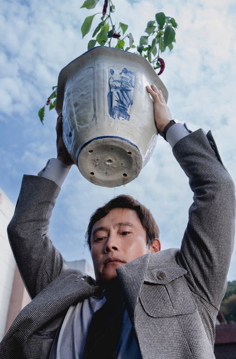 salteditions's tweet image. #PerfectFrame | No Other Choice (Park Chan-wook, 2025)

Asciutto e disturbante quanto basta, come ormai da prassi sudcoreana. Per noi, un GRANDE sì! 
Lo trovate al #cinema in questi giorni.

Tutti i #mercoledì pubblichiamo un frame significativo per il cinema e per noi.