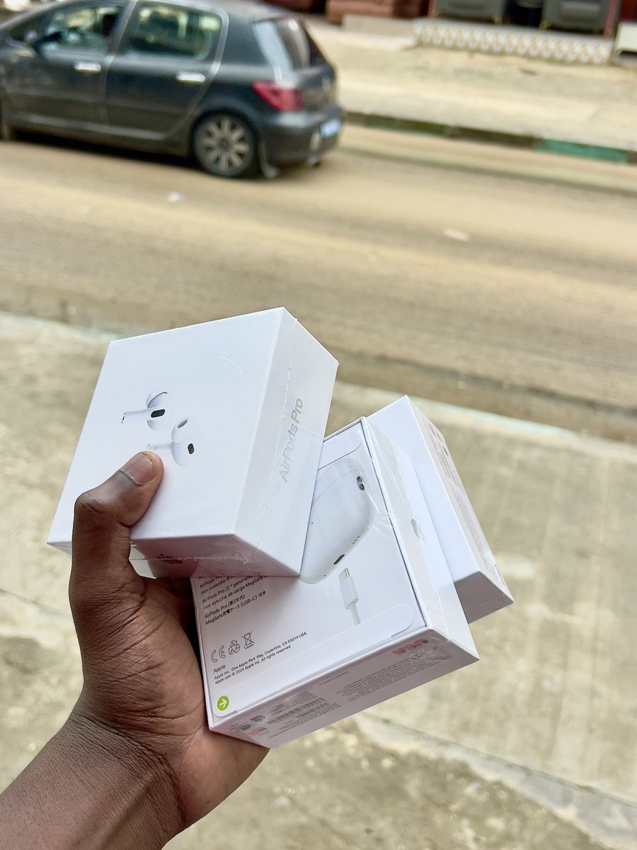 Elh_Momar's tweet image. 🎰  JEUX CONCOURS 🎁 

Je fais gagner 2 boîtes AirPods Pro 2 à deux personnes qui me donneront le score exact du match Sénégal 🇸🇳 vs 🇪🇬 Égypte. 

Tirage après le match. À vos claviers 🪄 😁