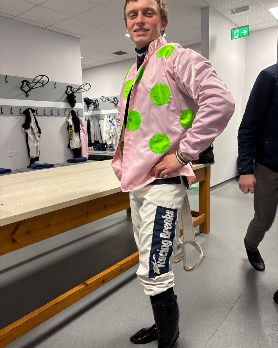 RacingBreaks's tweet image. Fire Warning ‼️ ⛔️ ⚠️ 🔥 🐎 

A lovely winner for Susannah and Rich Ricci at Newbury with Racing Breaks ambassador James Bowen controlling the race from the front! He’s a man in form 🔥

#racingbreaks #racingtrips #horseracing #racehorses