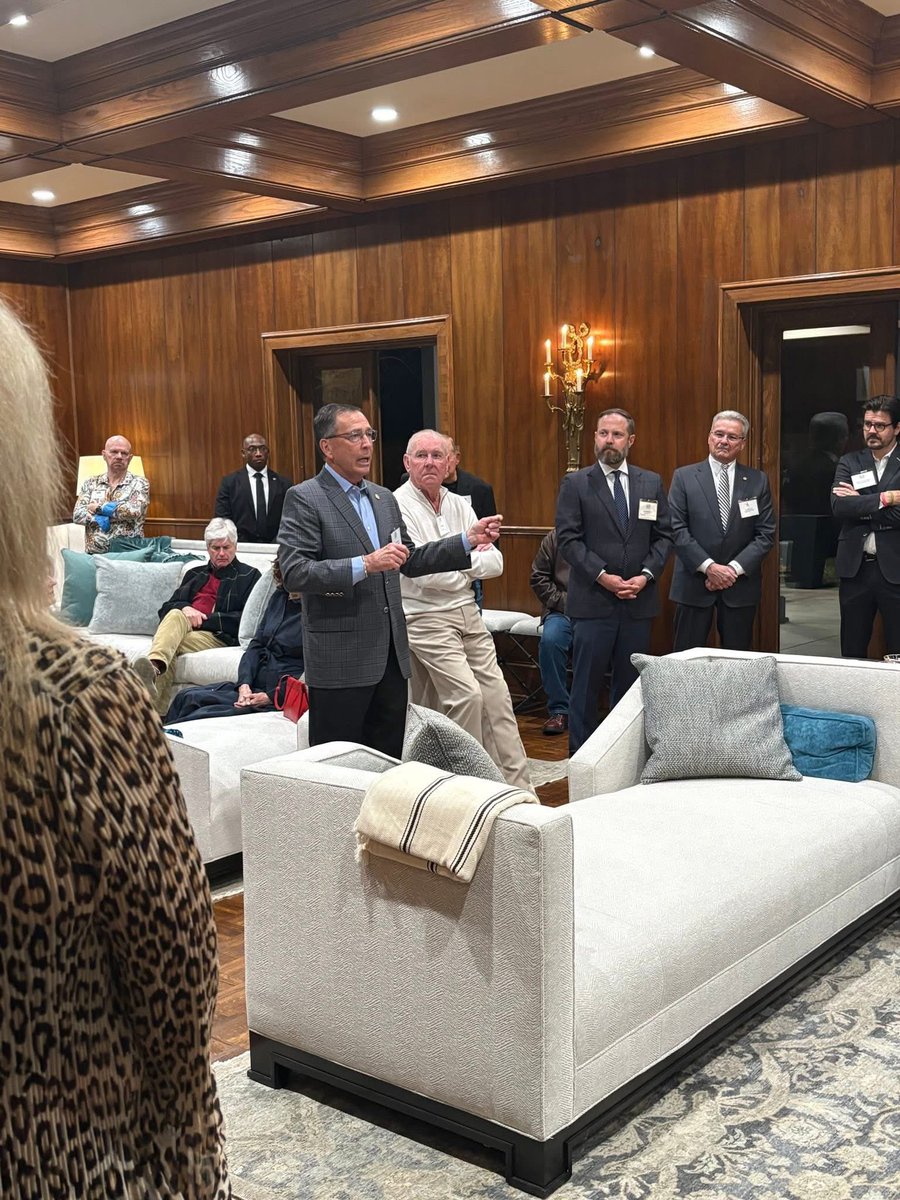Last night in Longview was a strong reminder of what makes the Texas House work — unity, friendship, and a shared commitment to the values Texans hold dear.

I was proud to support State Rep. Jay Dean, joined by many of our House Chairmen, to show our confidence in Jay’s