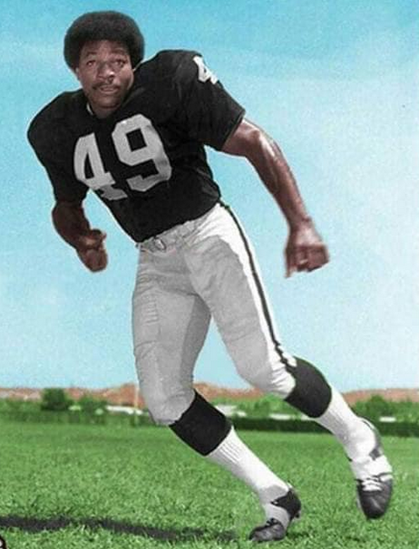 NFLMAVERICK's tweet image. 🎂🕯️🌹🙏🏼
A birthday memoriam for Raiders LB Carl Weathers January 14, 1948  – February 1, 2024.  

Also former highlight film narrator for the Raiders.