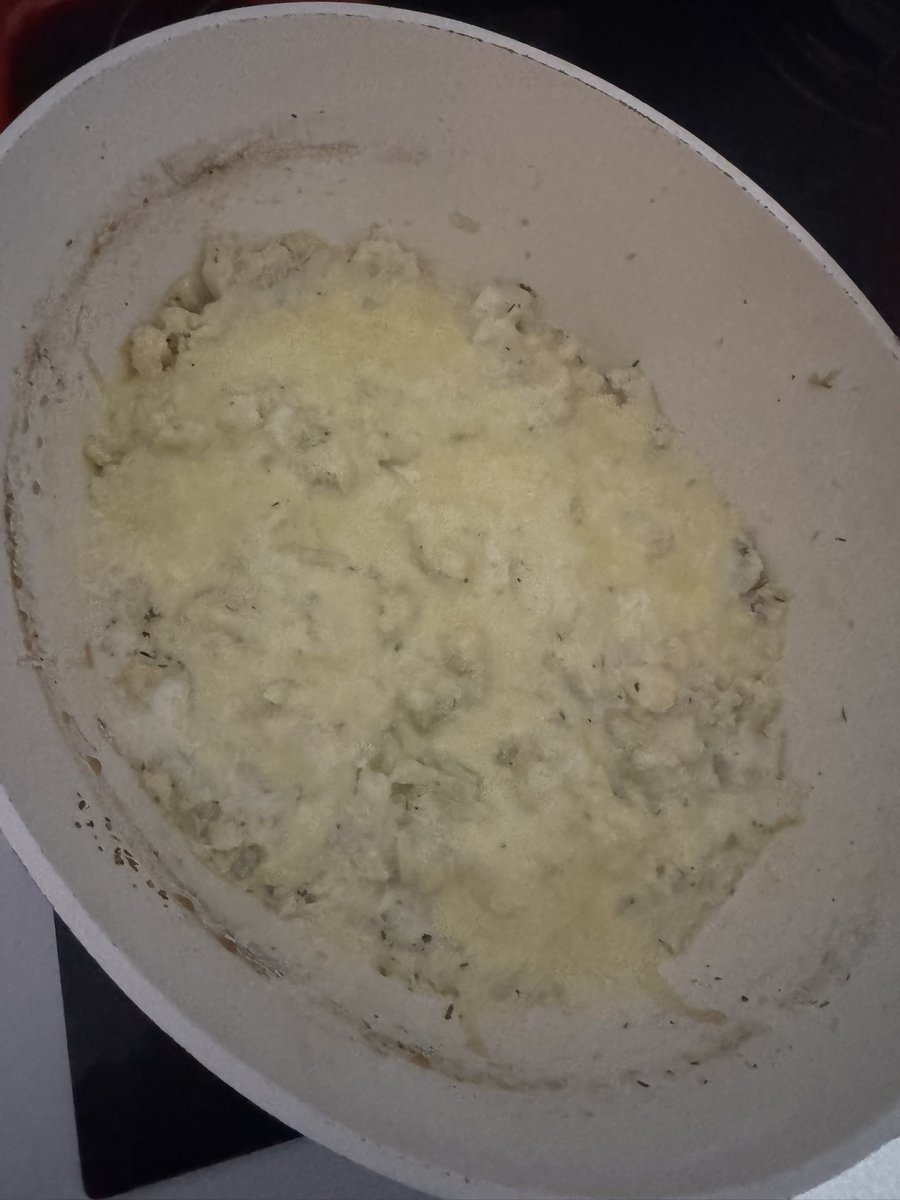 Tentation145L's tweet photo. Sayez maman a tout fini 🥰
Même le dîner est prêt !
Tomates farcies 🍅 + gratin de chou-fleur béchamel 🧀
Autant dire que ça sent TROP bon 😍
Miammmmm 🤤
#TysonLeMalinois #RepasMaison #MiamDuSoir #ChienGourmand https://t.co/yhqRotXw24