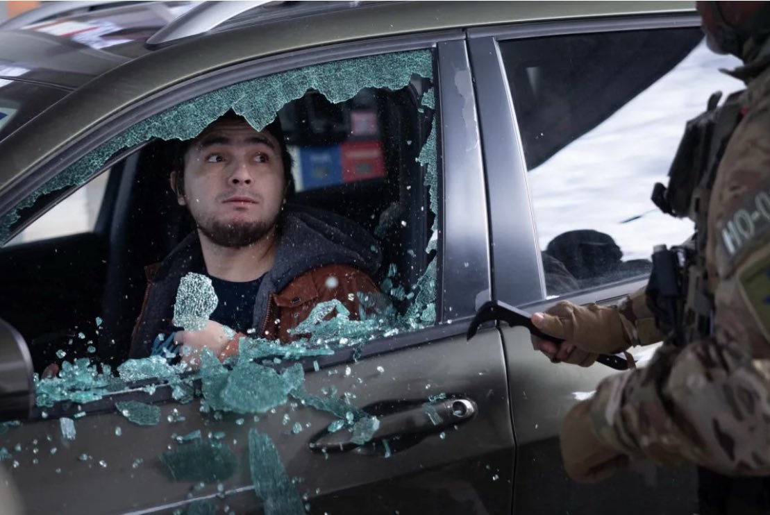 WUTangKids's tweet image. This is America…insane picture from St. Paul

📷by Scott Olson/Getty