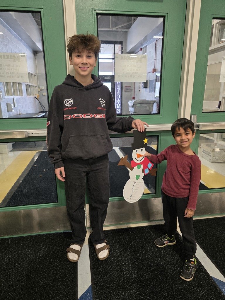 ❄️ Today was Kinderbuddies Day or should we say KinderSNOWbuddies Day!  Snowbuddies made a snowmen craft together and went on a hunt for words that start with "s" just like snowman!  These activities were a perfect fit for today's weather!  ☃️