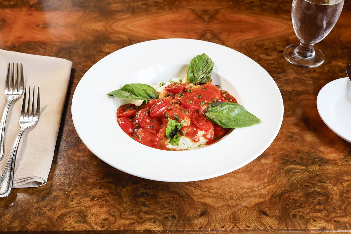 Fish Du Jour, anybody? Every day, Chef prepares a new dish for you to try, so there’s always something new for you to eat at the Yardley Inn!🍴