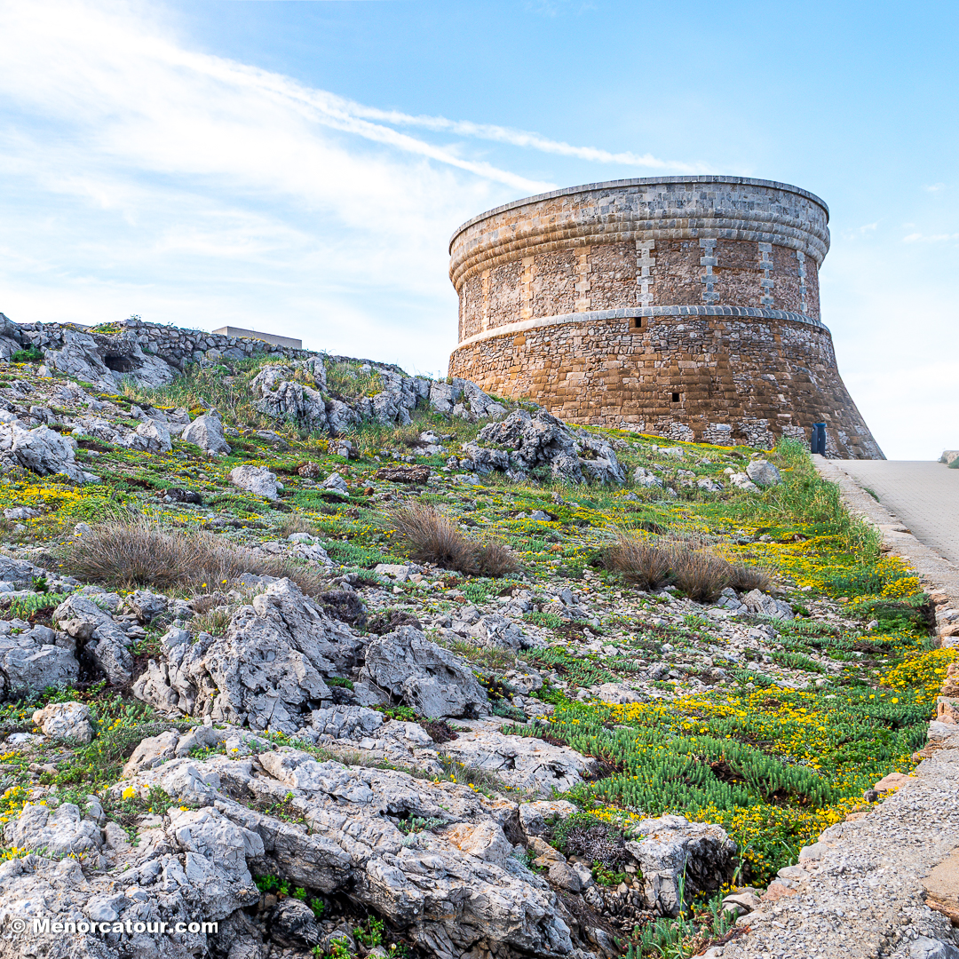 🌞 Torre de Fornells

🔗 Más info: menorcatour.com/menorca/pueblo…

👉 Síguenos en @menorcatour
instagram.com/menorcatour

#menorca #fornells #torredefornells #historia #menorcaturismo #monumentosmenorca #patrimoniomenorca