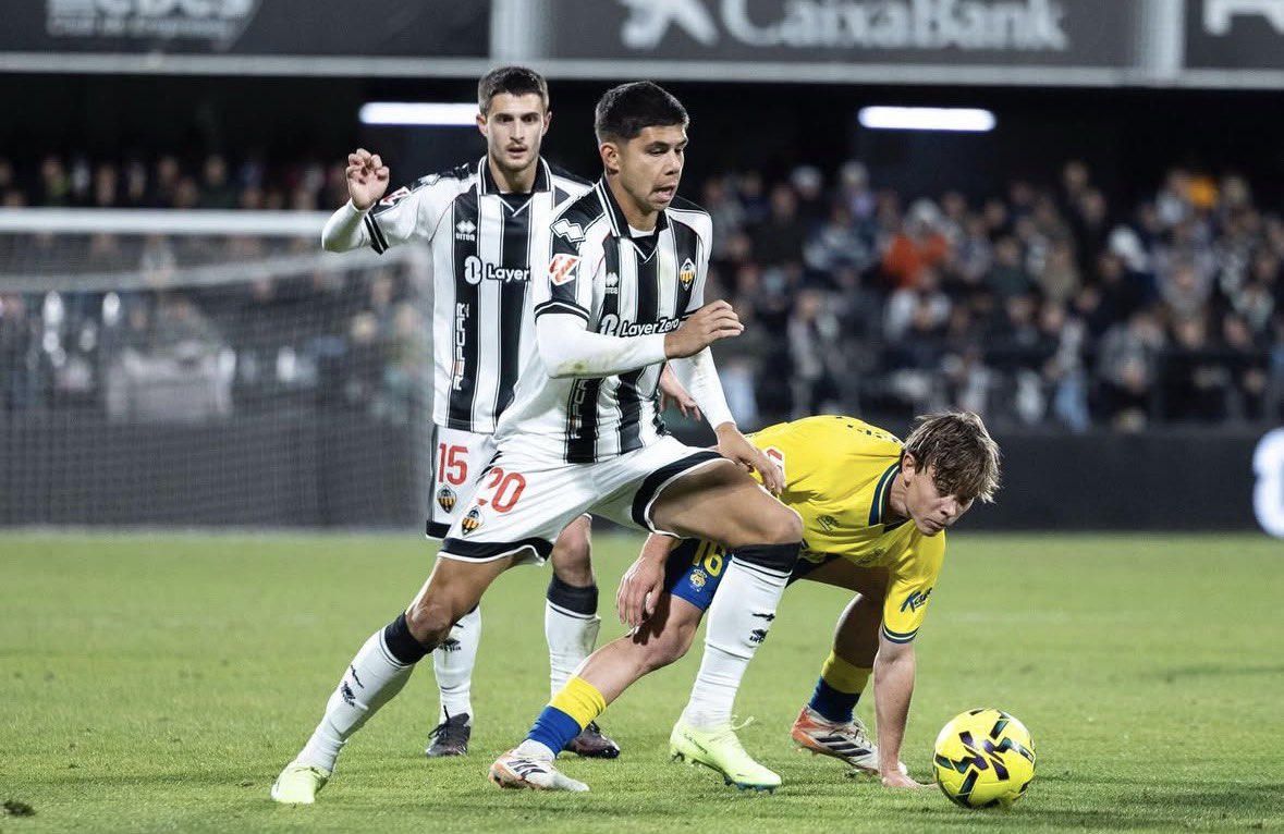 vicenteperis__'s tweet image. 🇺🇸 INFO | Nick Markanich, muy cerca de cerrar su llegada al Houston Dynamo FC de la MLS. 

El delantero estadounidense regresa a su país después de disputar 25 partidos y meter dos goles con el CD Castellón.