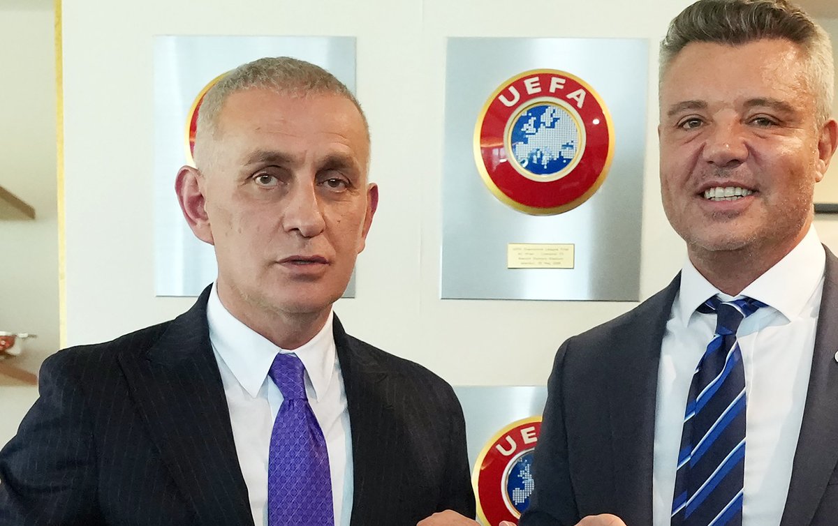 SKANDAL: TFF, F.BAHÇE'NİN CEZASINI KUPA'YA YETİŞTİRDİ.
 
Rezalet paylaşımıyla sadece 1 maç ceza alan Oosterwolde, cezasını Türkiye Kupası'ndaki Beyoğlu maçında çekecek.