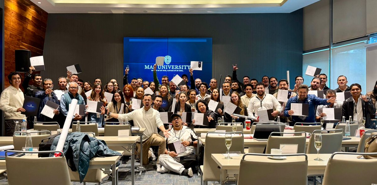 GRACIAS, GRACIAS, GRACIAS.
EMPRESA IA GUADALAJARA fue una locura total.

Tres días intensos en GDL.
Estrategia real, herramientas que realmente hacen la diferencia y una comunidad de emprendedores con hambre de escalar con inteligencia.