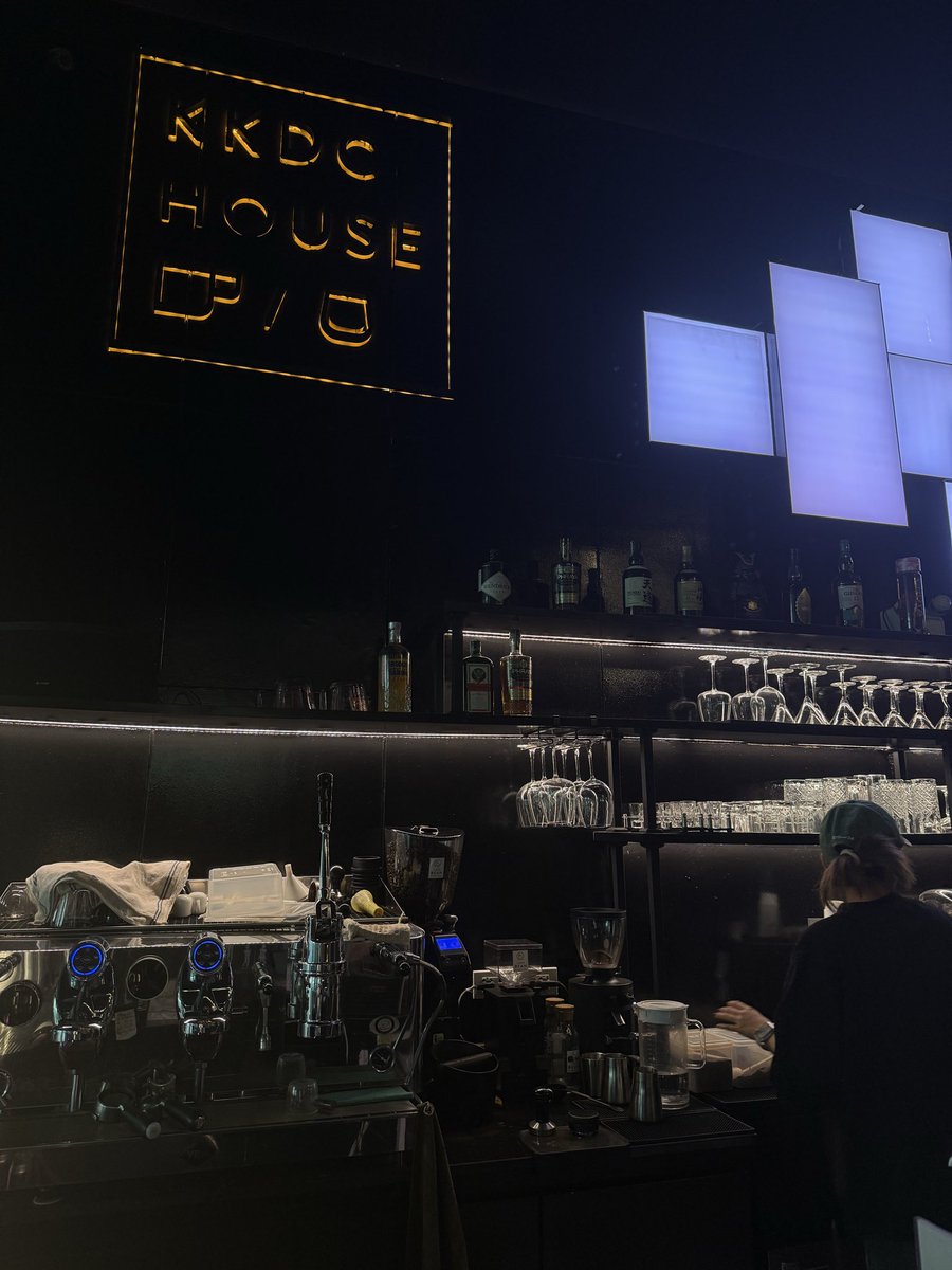 bibiselene's tweet image. 🥂