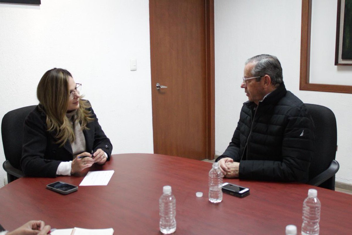 La Secretaria del Trabajo, <a href="/ZogbiNazira/">Nazira Zogbi</a> se reunió con  José Eduardo Garza, presidente de la CANADEVI y de la Unión de Organismos Empresariales para revisar estrategias de vinculación y capacitación laboral que potencien el empleo en Coahuila #CoahuilaPaDelante #APasosDeGigante