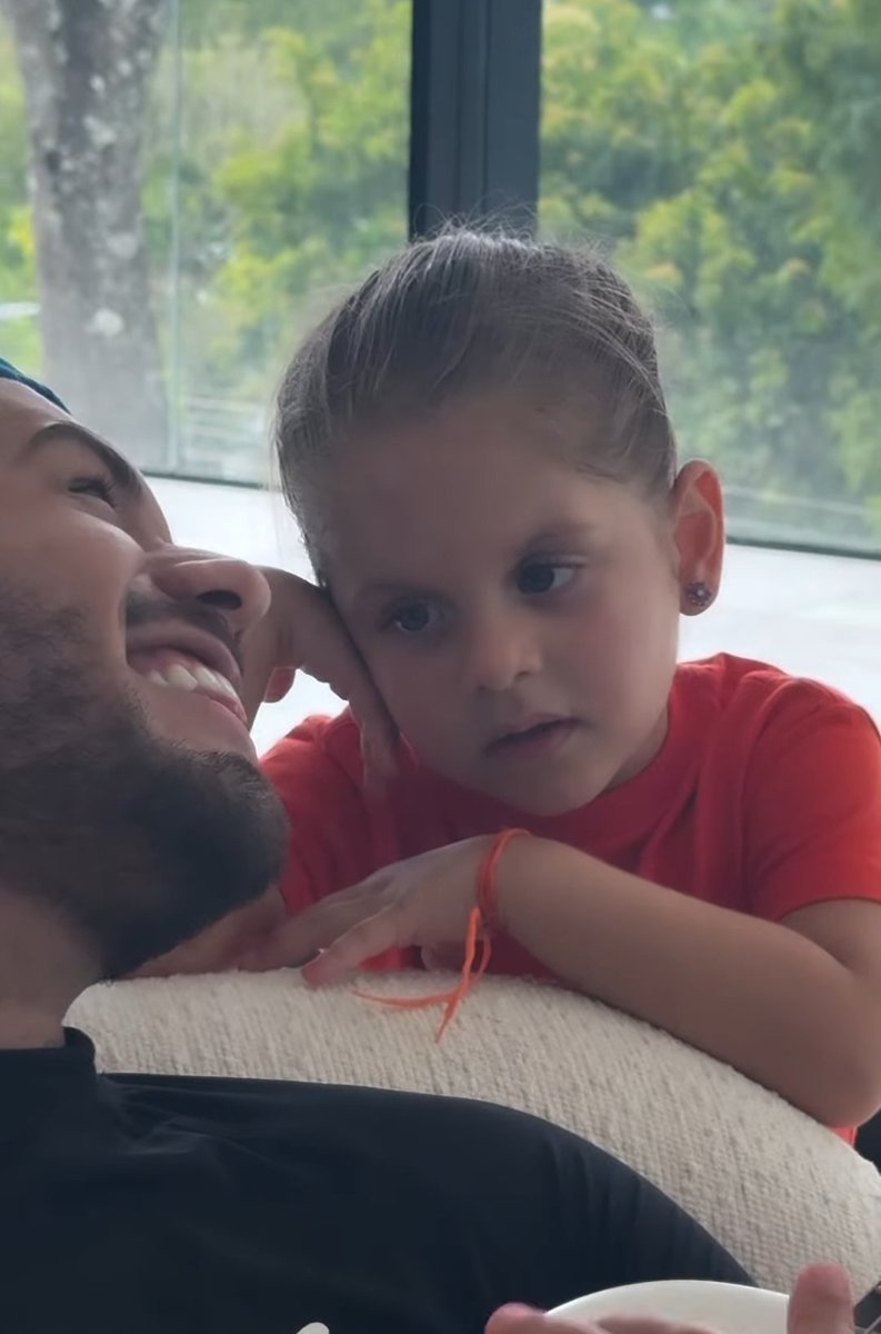 Ela me representa muito!!
Oh Zezinho, escolhe aí outra música do seu repertório, homem