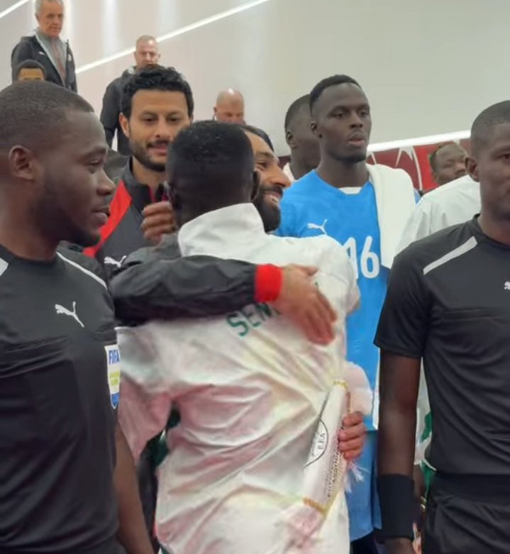 VictorDiffers's tweet image. Salah and Mane 🫂