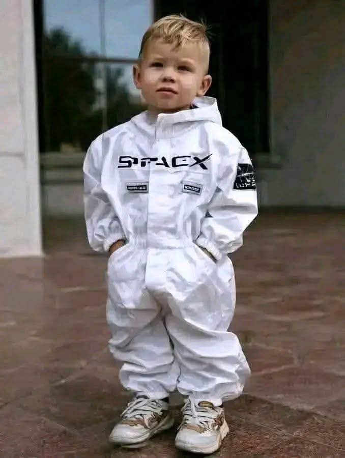 FanElonMuskrut's tweet image. SAY YES IF HE'S HANDSOME 😍