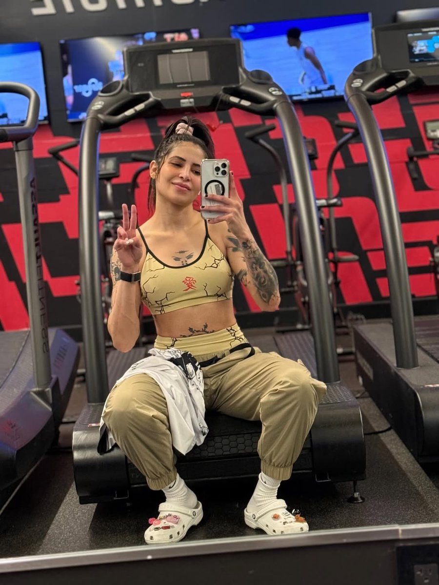 CenturyofSerene's tweet image. 2026 is where I’ll have gold around my waist inside the cage