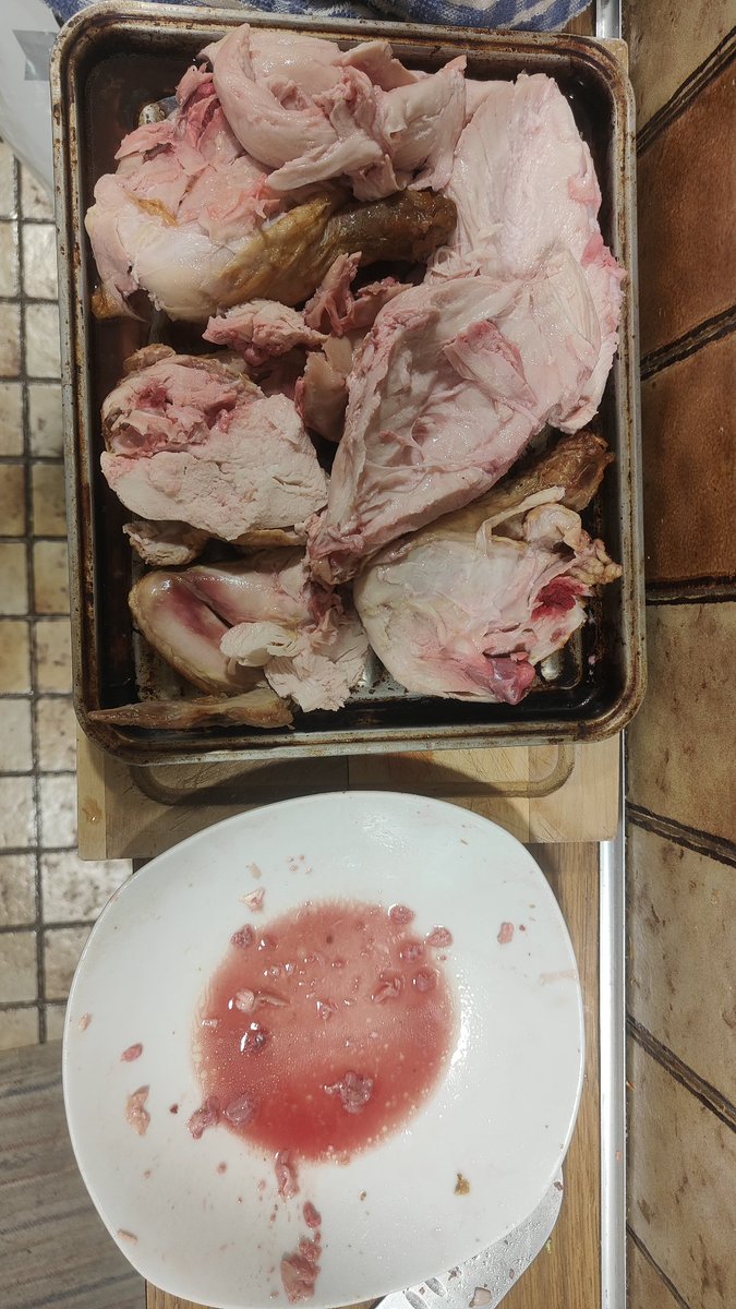 j0ecamel7's tweet photo. Cuando compras un pollo asado en el @LIDERcl Express de Los Leones y tienes que hornear de nuevo para evitar la salmonela. Un asco. @SERNAC a quién le reclamo? https://t.co/kDWOimx7KH