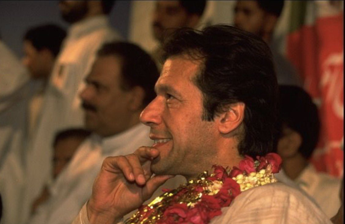 AS_Resists's tweet image. I don’t really see many people highlight the fact OUR leader has been put in isolation for the past month and a half. 

No one from the leadership is highlighting this enough and nor are we. ONLY PRIORITY IS IMRAN KHAN AND HIS RELEASE!!