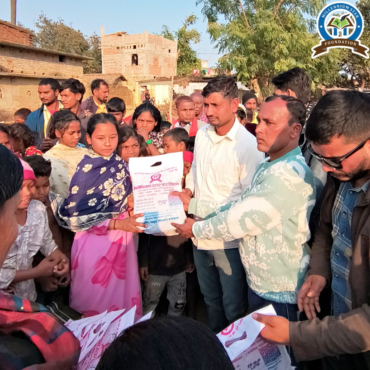 msf4india's tweet photo. मिलेनियम स्टार वस्त्रदान 
📍कैराकादो, गिद्धौर
🗓️ 14 जनवरी
जरूरतमंदों को राहत पहुंचाने के उद्देश्य से गिद्धौर प्रखंड के कैराकादो हरिजन टोला में वस्त्रदान किया गया। वस्त्र पाकर जरूरतमंदों के चेहरे खिल उठे।

~ टीम, मिलेनियम स्टार फाउंडेशन 
UPI: 8986956535
.
#MillenniumStarFoundation https://t.co/Nec4jkpXti
