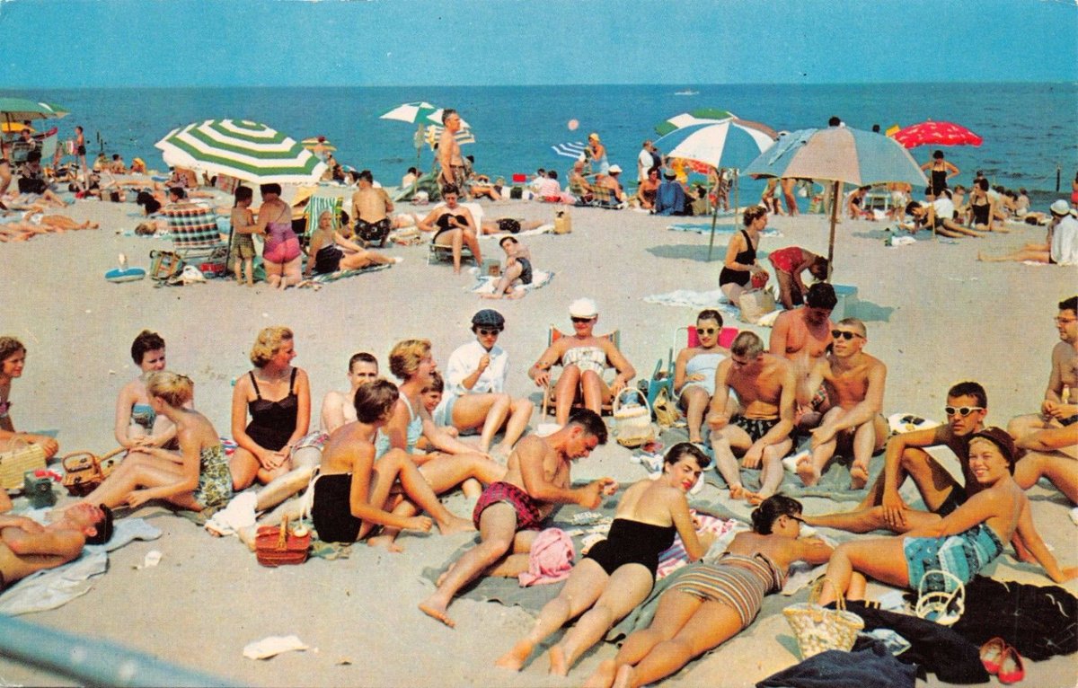 VigilantFox's tweet image. Two generations ago, most Americans were thin. Now, 74% of them are overweight. Genes don’t change that quickly. Oprah is spewing pure propaganda.