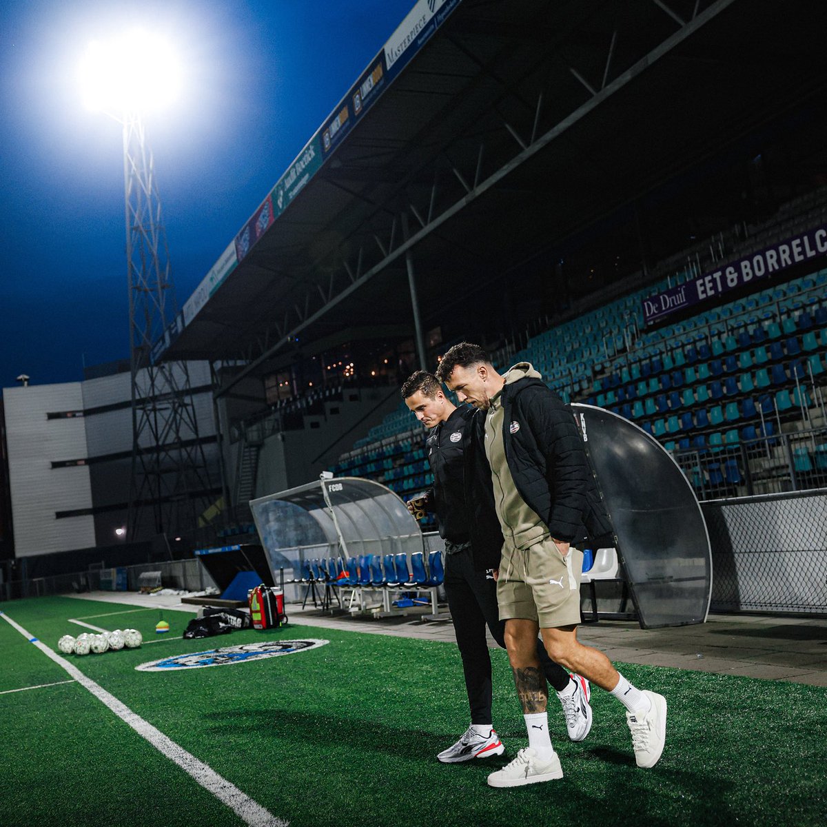 PSV's tweet image. Eindhoven 🚍 Den Bosch 
We're here 🏟️

#DBOPSV
