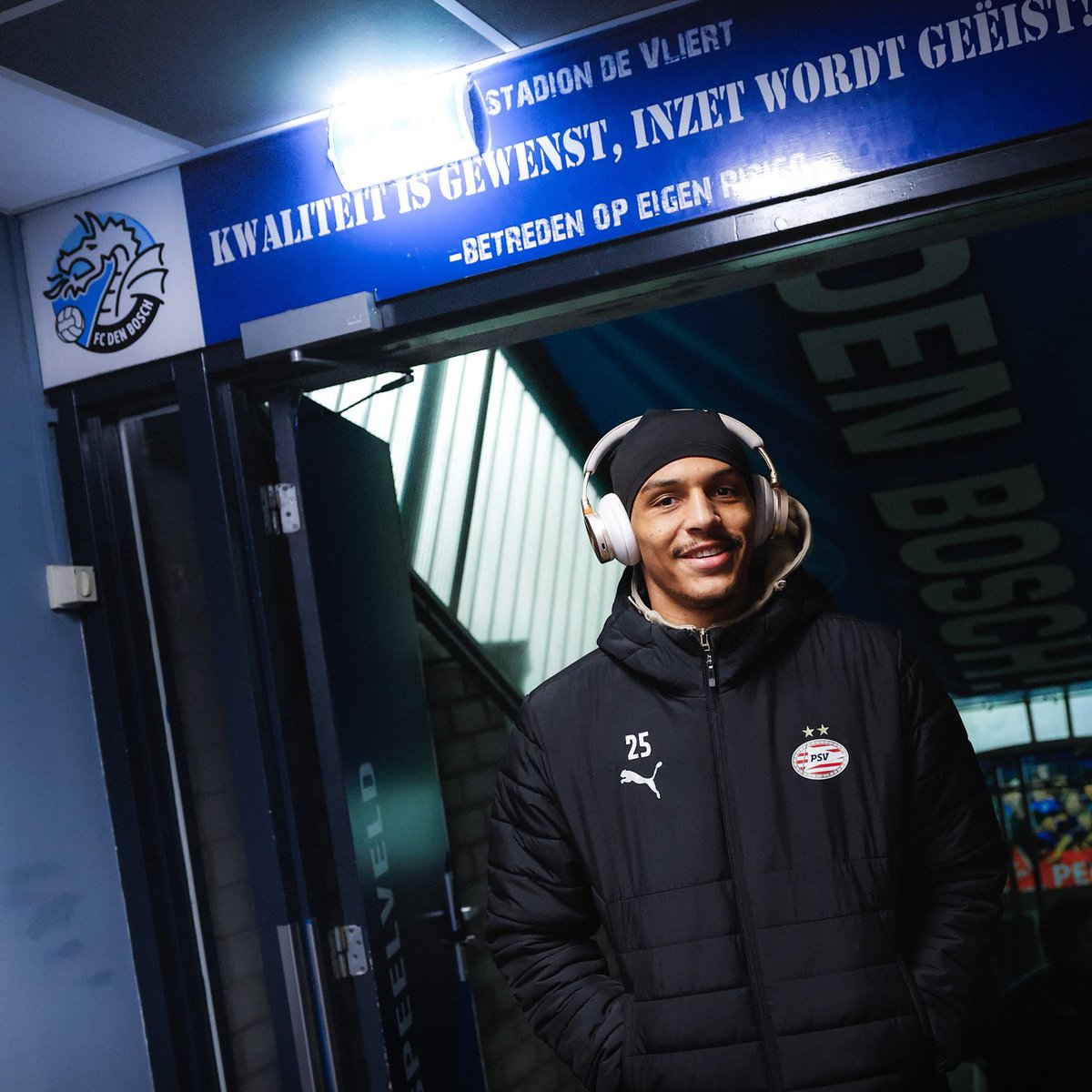 PSV's tweet image. Eindhoven 🚍 Den Bosch 
We're here 🏟️

#DBOPSV