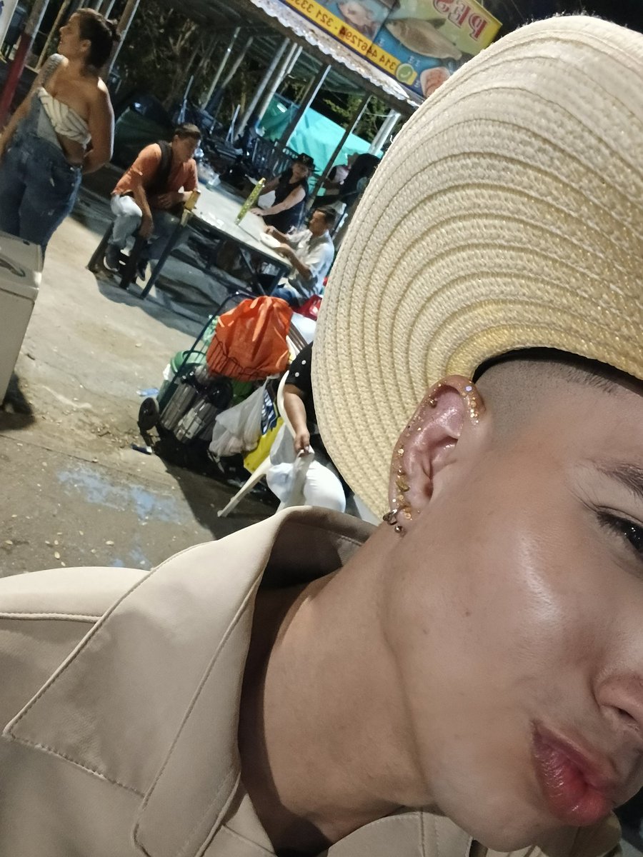 arestiven2000's tweet image. El es muy pícaro 😏