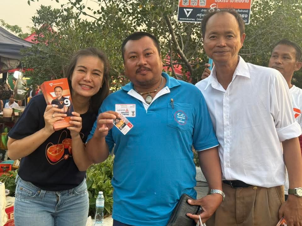 AIntreedang's tweet photo. “เทพฤทธิ์ ภาษี” ผู้สมัคร สส.พรรคประชาชน เขต 8 เบอร์ 9  ลงพื้นที่รณรงค์หาเสียง #ตลาดแสงทองพลาซ่า อำเภอบางเสาธง จังหวัดสมุทรปราการ
แสดงเพิ่มเติม: #อินทรีแดงนิวส์
https://t.co/MdxPIjPOtS
#ปชน #เทพฤทธิ์ภาษี #เลือกตั้ง69 #มีส้มไม่มีเทา #เราเอาจริง #รัฐบาลประชาชน #8กุมภากาเห็นชอบ https://t.co/7WpWUA8DB0