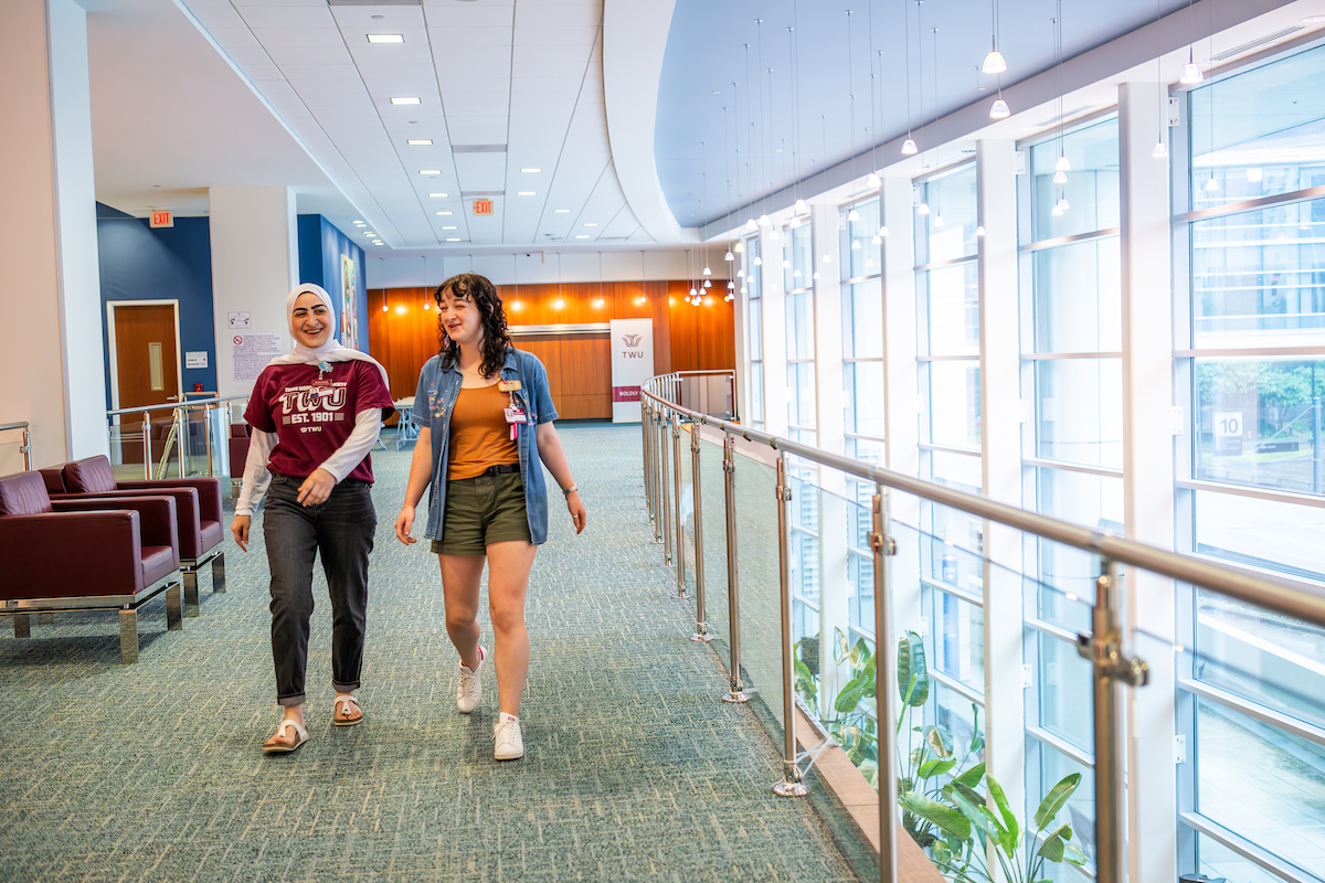 Bestie pics on campus = elite content 🫶
Drop your cutest photo from this week—we love seeing campus life from your POV! 📸✨