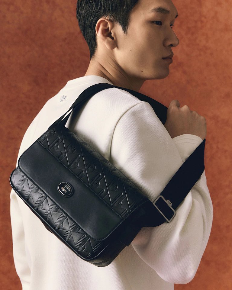 LinkDeal_'s tweet image. C’est très fort la bagagerie Lacoste 

110€ au lieu de 185€ 

Lien : tidd.ly/458m2rR